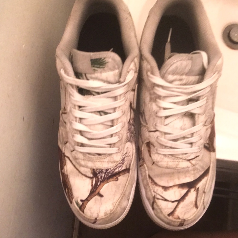 Nike Air Force 1s light bone real tree